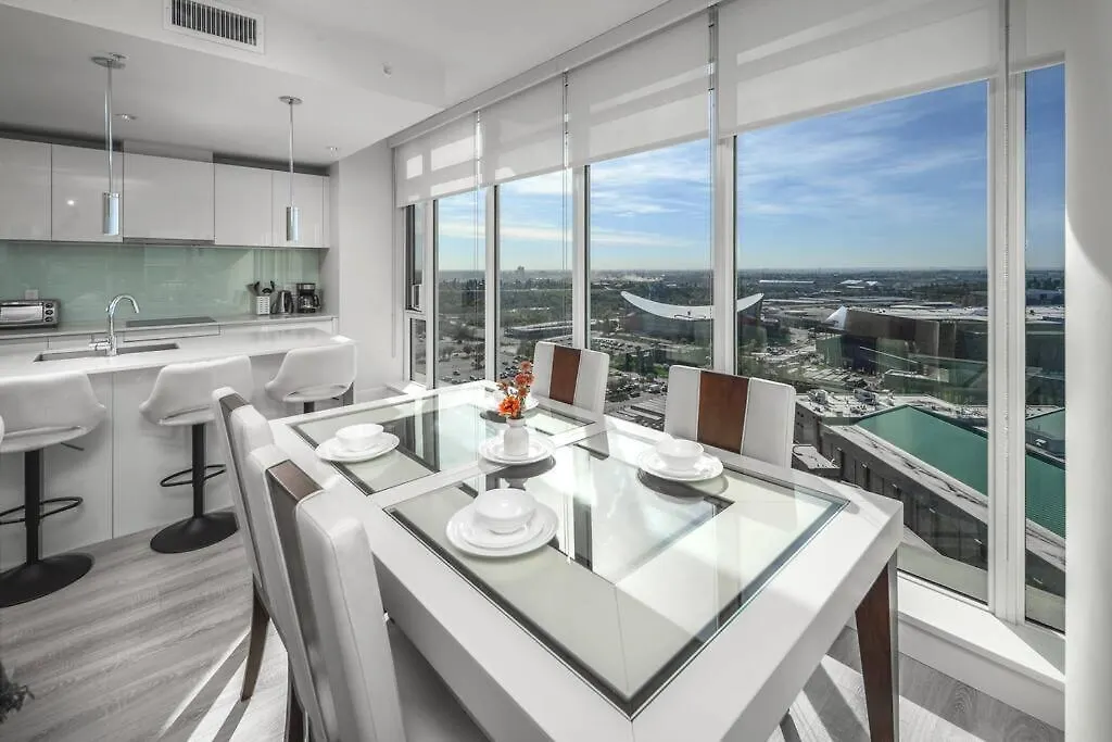 Luxury Condo Stampede/Sky View, Free Parking, Gym Calgary Apartment