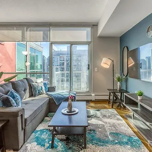 Cozy 2br With King Bed And Views Calgary